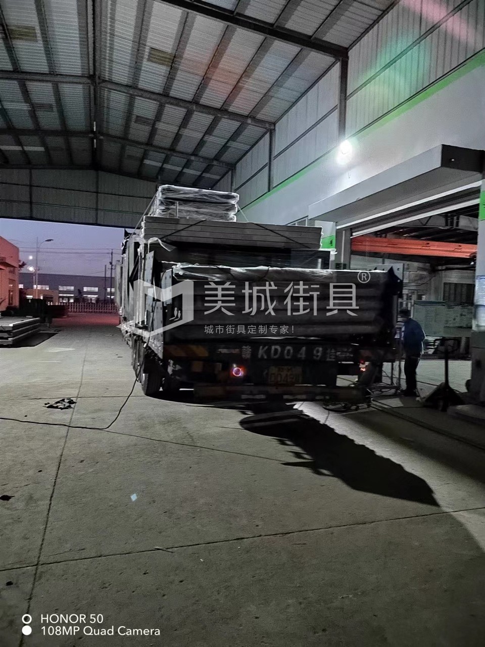 2022.10.18美城街具供應(yīng)臺(tái)州第三、四車候車亭發(fā)貨記錄